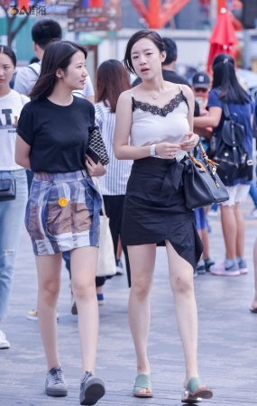 香肩美胸美女-9P