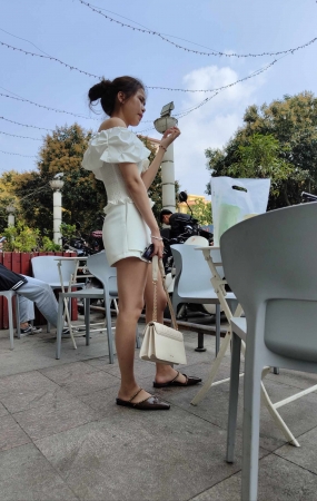 极品白色抹胸短裤大长腿视频➕图