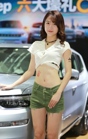 军绿色热裤车模175P