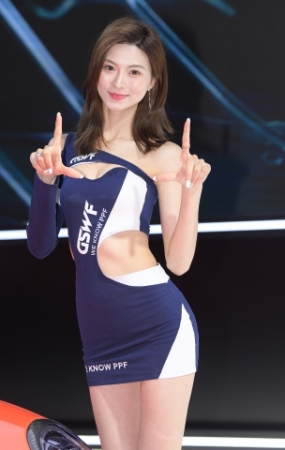 性感迷人的车模~
