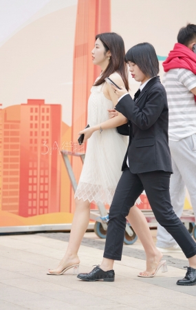 凉高大白腿美女-14P