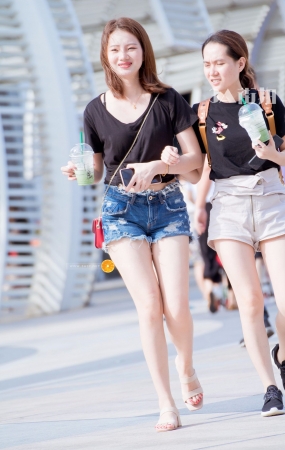 美腿 热裤三角区 美眉一枚-11P