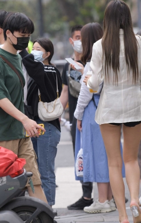 白衫女子