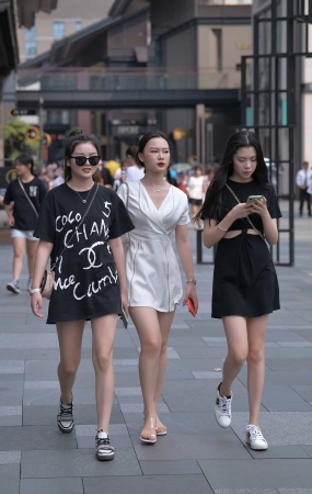 三个妹子，你是不是三个都想要？-16P