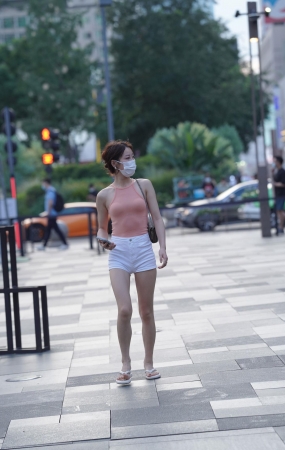热裤美女