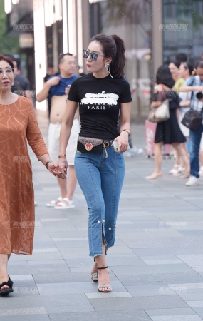 牛字裤美女