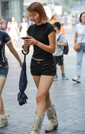 黑色热裤美女