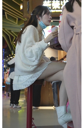 白裙美女