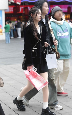 街拍肉丝少妇