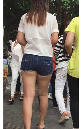 蓝色热裤妹子