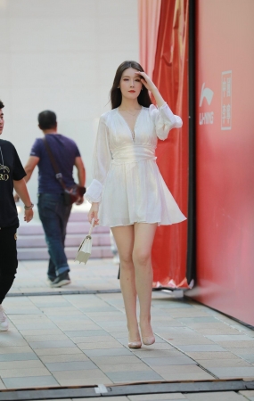 白裙大美腿