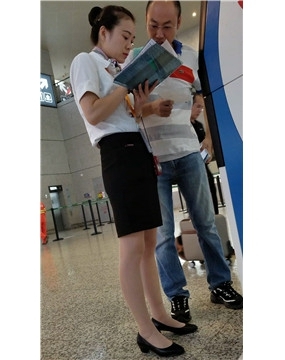 4k-OL制服空姐美女街拍丝袜