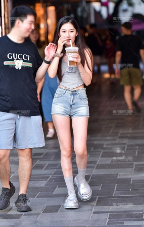 清新热裤美女