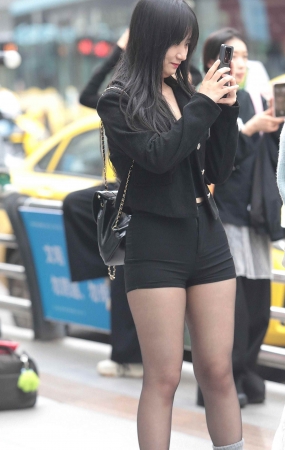 街拍黑丝妹子