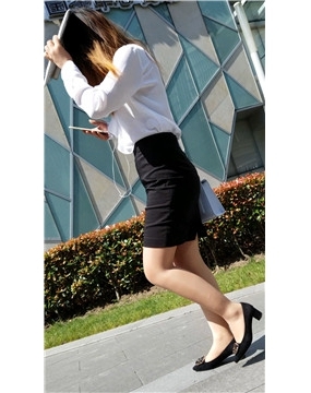 4K – 白衬衫包臀裙街拍肉丝袜前凸后翘美女