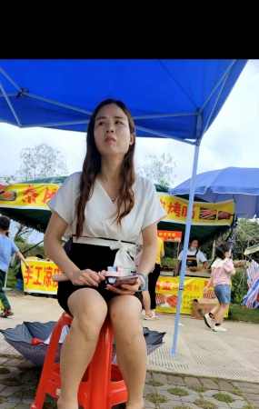极品黑色短裙拖鞋美人