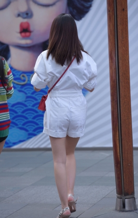 自拍的小姐姐
