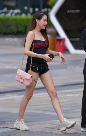 裹胸热裤美腿