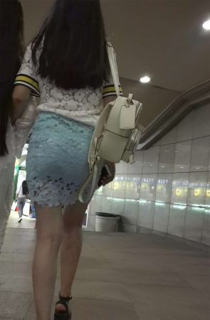 超性感美臀浅蓝色镂空裙街拍美女