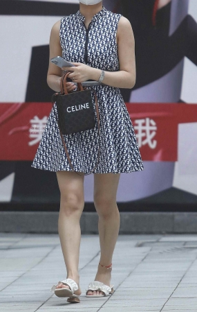 街拍少妇