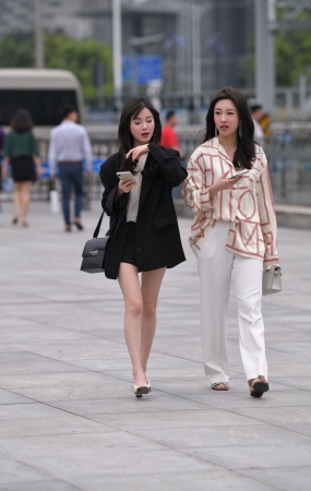 高颜值OL美女