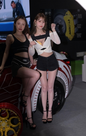 2158-3+106/性感丰满大长腿女模