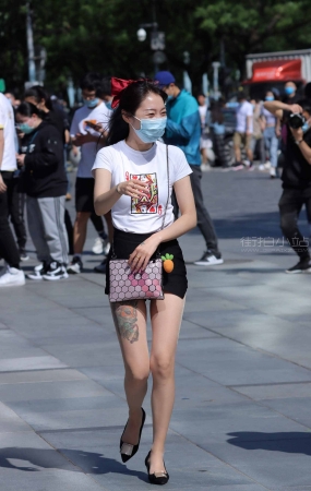 亮丝美腿美眉