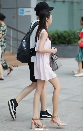 尖头高跟鞋小妹妹-12P