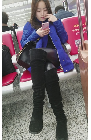 长靴皮裤小姐姐