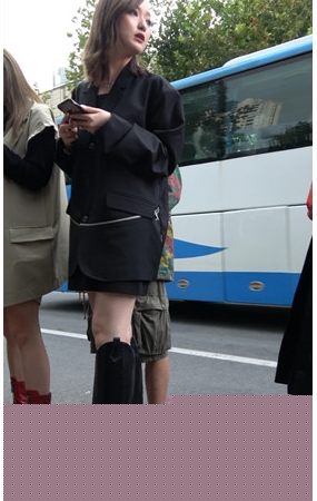 漂亮的黑色高靴气质美女