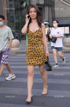 搭讪黄衣美女