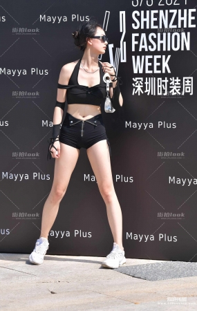 黑热裤美女图片+视频 23-09-20-52