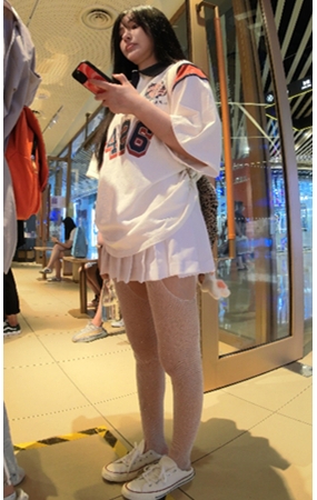 性感的百褶裙美女