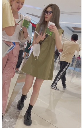 连衣裙美女