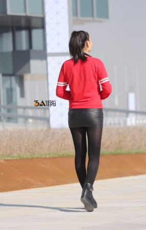 阳光下的黑丝美女厚底鞋-22P