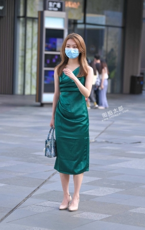 绿色长裙 21-08-18-130P