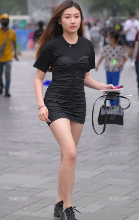 黑色包臀裙美女