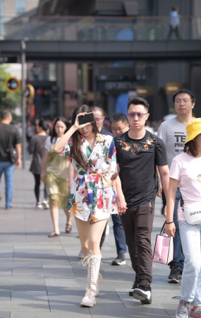 性感de热裤丝袜女友