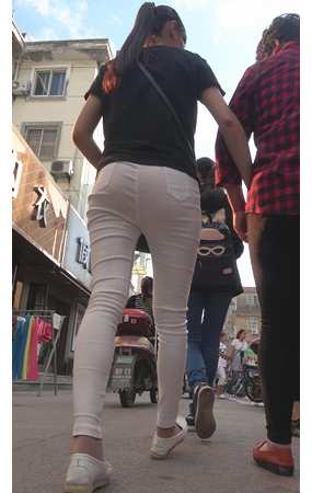 白裤紧身透红小妹
