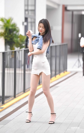 白色吊带包臀裙长筒袜图片+视频 21-03-12-321