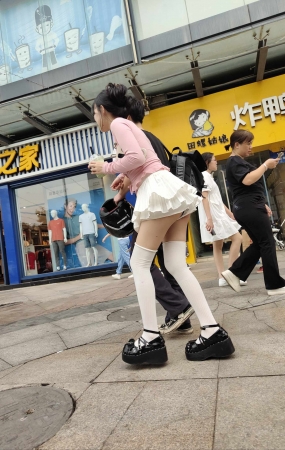 极品短裙白袜美女