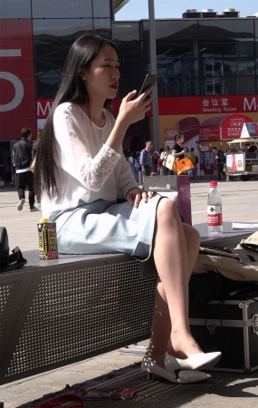 打电话的小姐姐