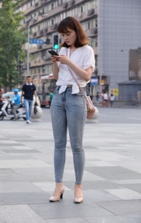 铅笔紧牛，短发小姐姐