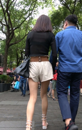 V领低胸黑色蕾丝衣精致街拍美女