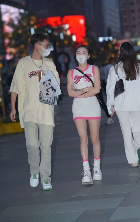 美臀美腿美眉