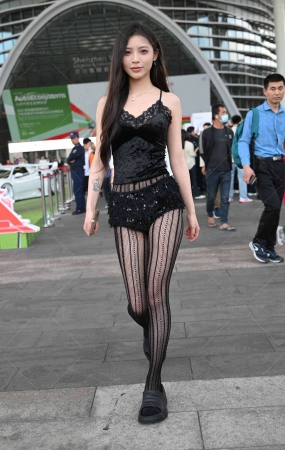 2532-5=62√网丝拖鞋小姐姐 11P