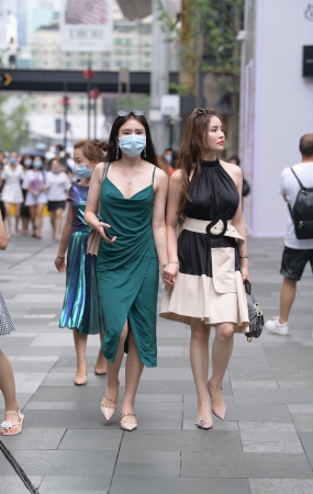 性感吊带倆闺蜜