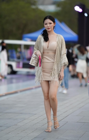 细腰长裙