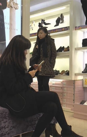 本命年穿红袜，哥就是喜欢这款型的美女