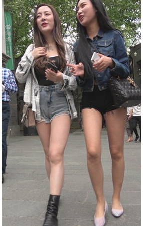 两个漂亮的妹子